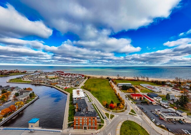 Building Photo - Berkshire Sheboygan Riverfront