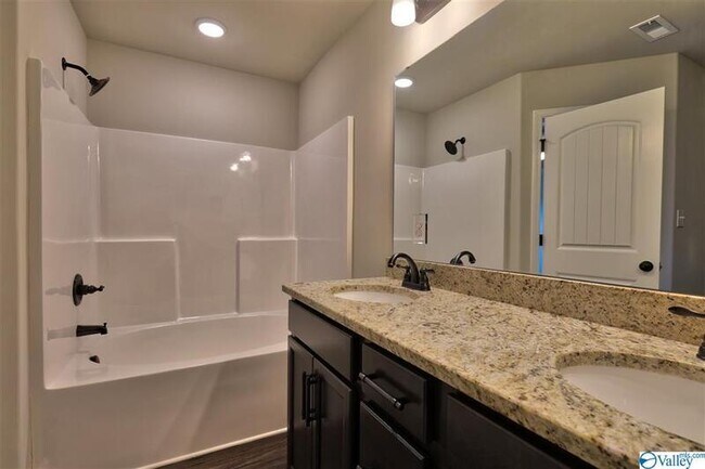 Foto del edificio - 152 Heritage Way Dr