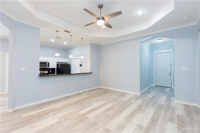 Building Photo - 13 Excalibur St