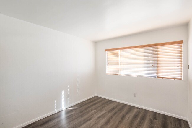 Foto del edificio - 7317 Haskell Avenue
