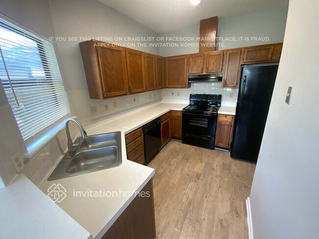 Foto del edificio - 1651 Ashwood Cir