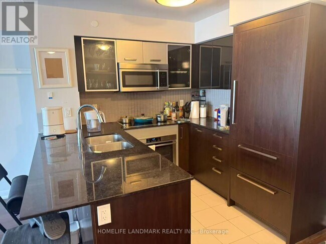 Photo du bâtiment - 5168 Yonge St