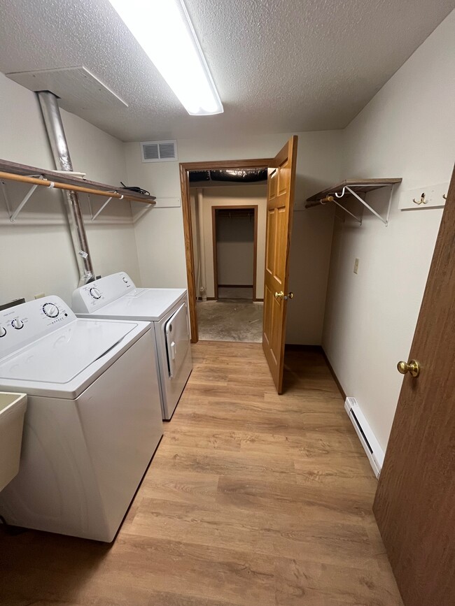 Building Photo - 1115 Skyline Dr