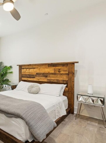 Foto del edificio - 422 W 9th St