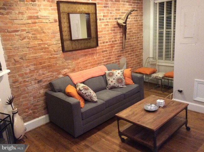 Building Photo - 1311 Potomac Ave SE