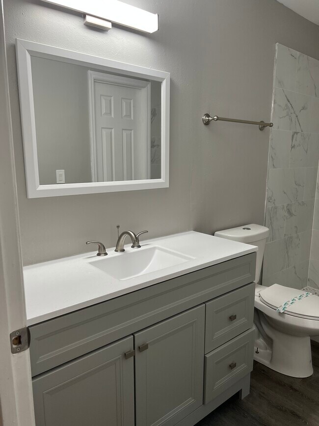 Building Photo - 1404 Montana Ave