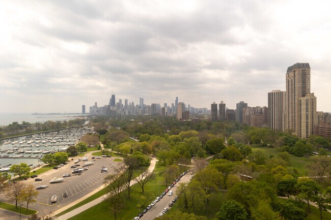 Building Photo - 2800 N Lake Shore Dr