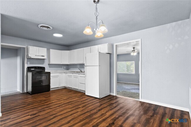 Foto del edificio - 2709 Hillside Dr