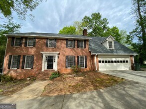 Building Photo - 4193 N Shallowford Rd