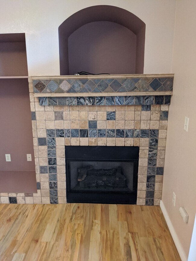 Building Photo - Spacious 2 Bedroom 2 Bath Condo - Close To Buckley AFB, DIA, DTC - Garage