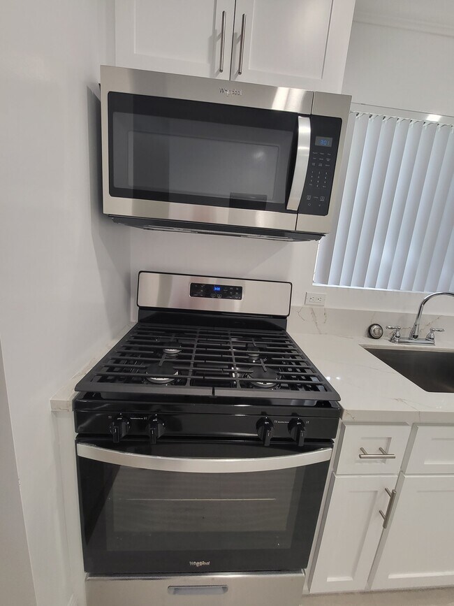 Foto del edificio - 8919 Longden Ave