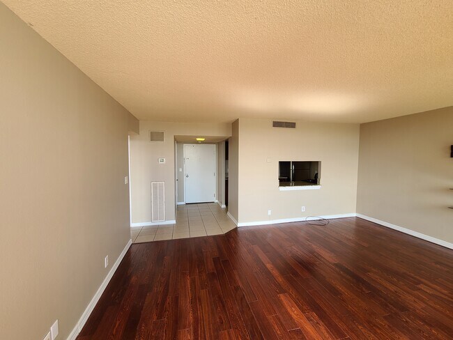 Foto del edificio - 410 W 7th St