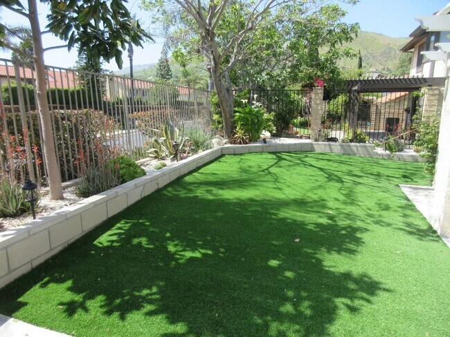Building Photo - Beautiful Porter Ranch Estates 3 bedroom home