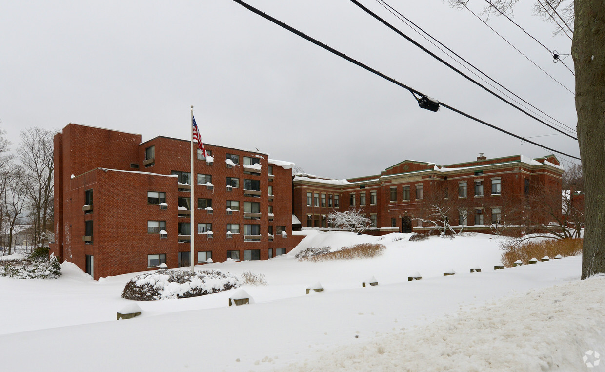 Primary Photo - Lincoln School Apartments