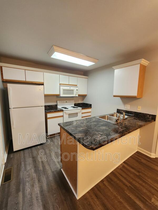 Building Photo - 919 Nottingham Dr
