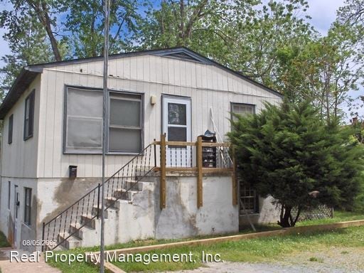 Primary Photo - 324 Caroline Ave