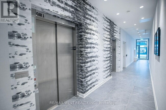 Building Photo - 6 Chartwell Rd