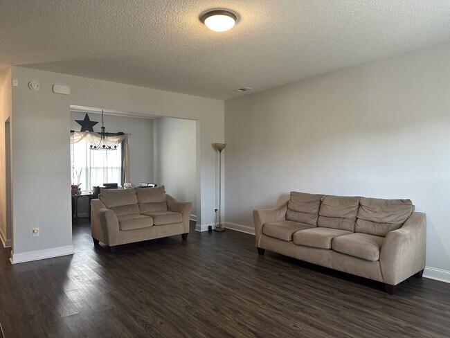 Foto del edificio - 345 Mcclelland Lp NE