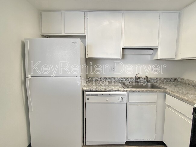 Building Photo - 17053 E Tennessee Dr