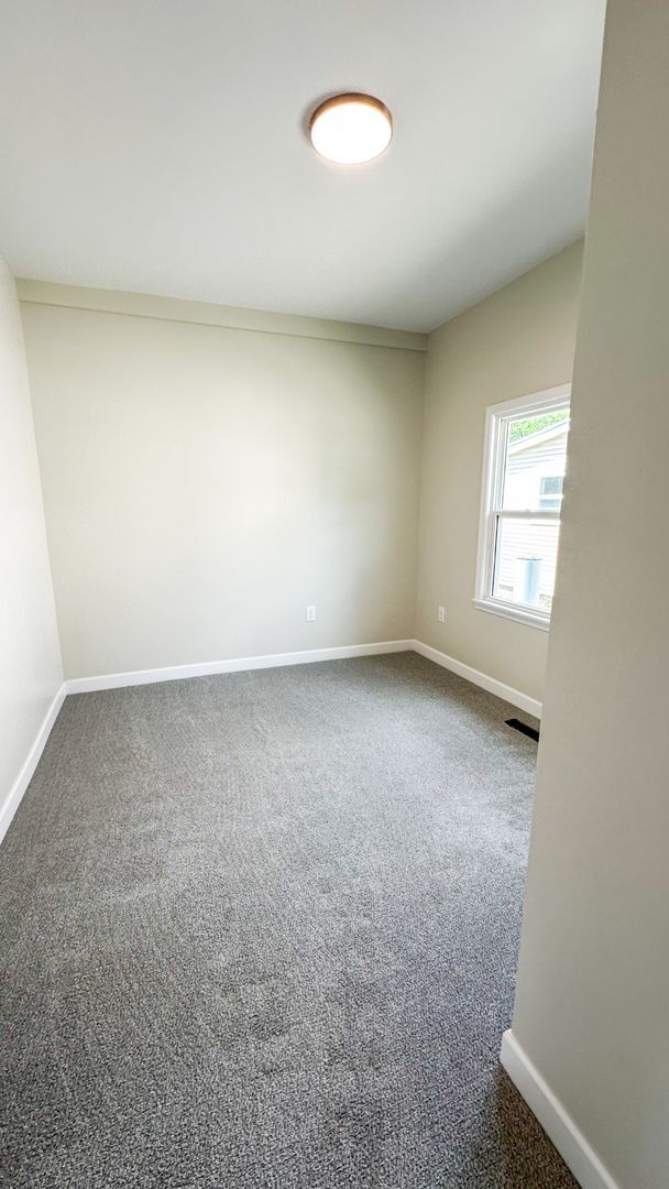 Building Photo - Cape Cod-Style 3 Bedroom for Rent and Move...