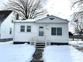 Building Photo - 11340 Fisher Ave