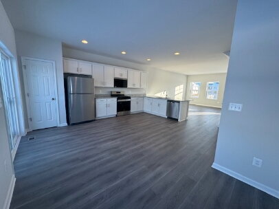 Building Photo - Coming Soon! Beautiful 4Bedroom 3 Bath Townhome with Full Snowden Bridge Amenities Included!