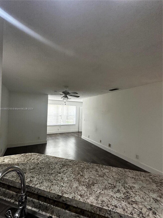 Building Photo - 3360 Pinewalk Dr N