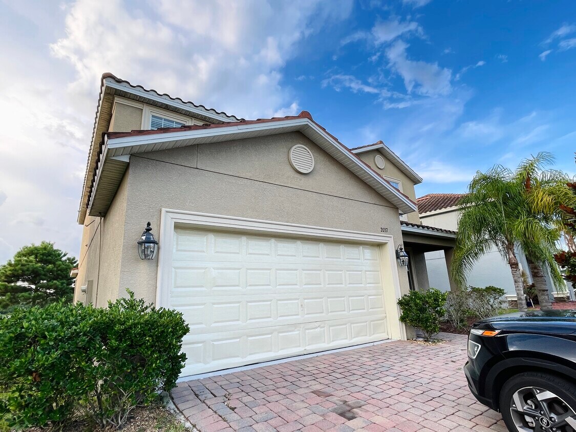 Foto principal - 2037 Lakeside Ave