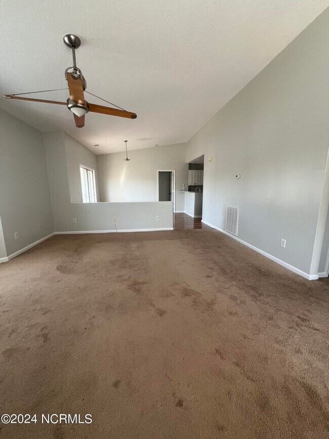 Foto del edificio - 4118 Breezewood Dr