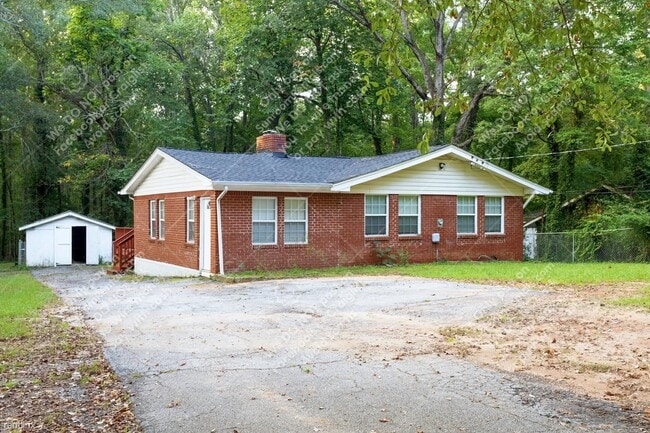 Foto del edificio - 3 br, 2 bath House - 2628 Butner Rd