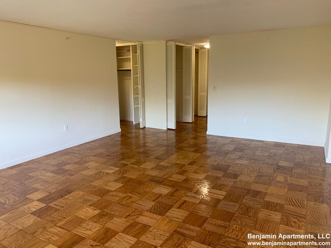 Foto del edificio - 10 Monmouth Ct