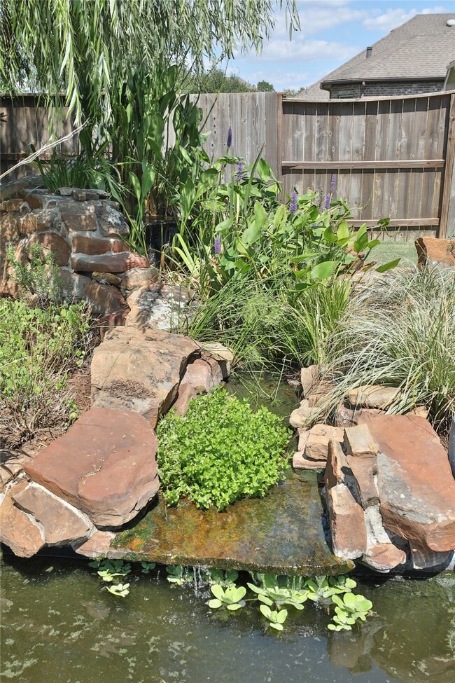 Building Photo - 2215 Tonkawa Trl