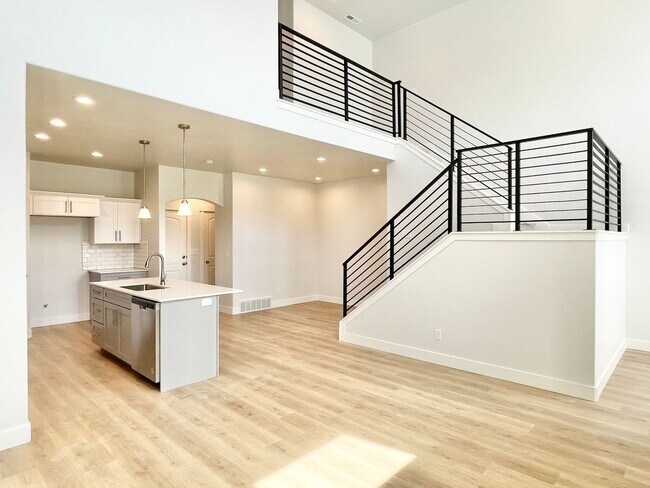 Building Photo - Sleek Townhome at Mountain Ridge!