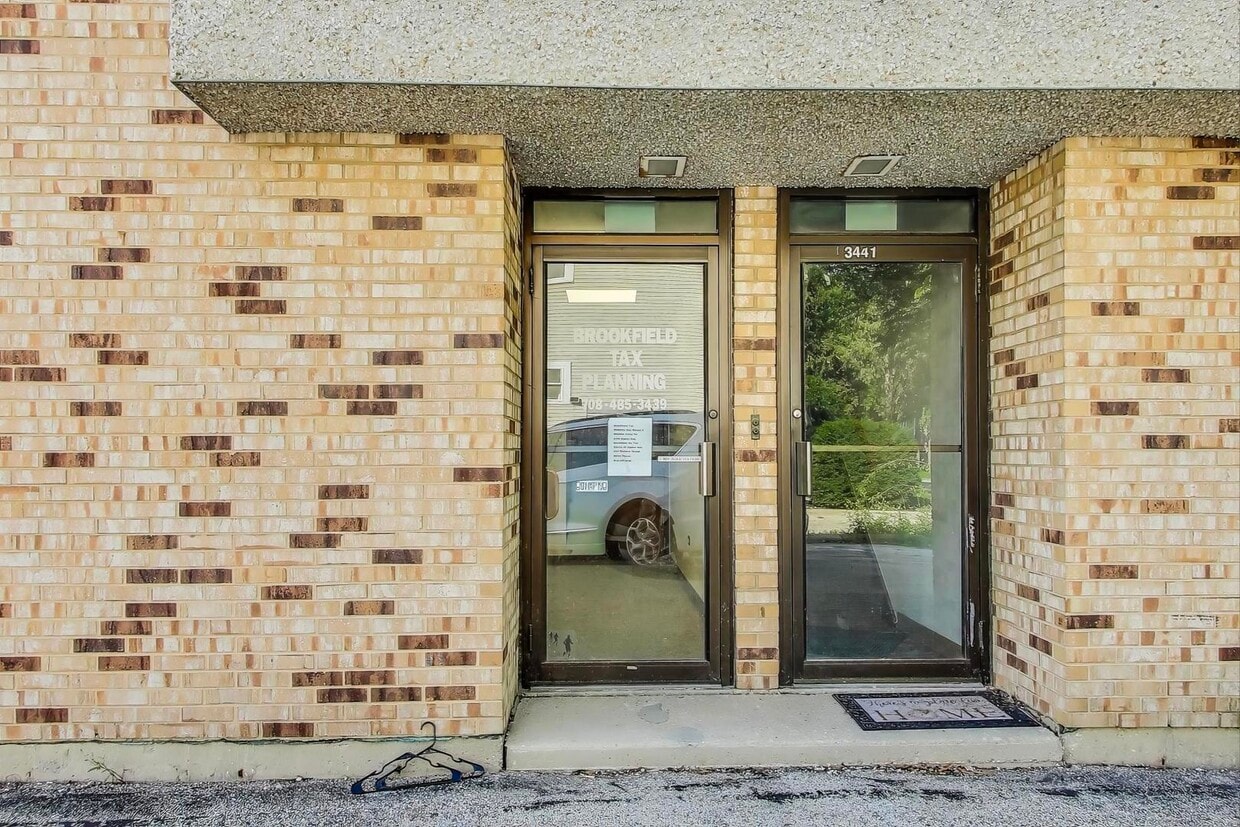 Primary Photo - 3439 Grand Ave