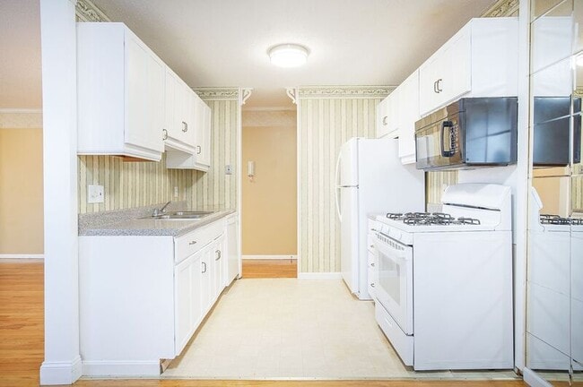 Foto del edificio - 261 Regency Park Dr