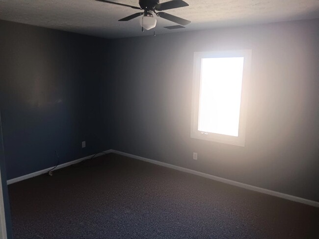 Upstairs Bedroom - 3308 Kirby Ave
