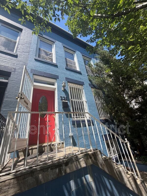 Building Photo - 775 Kenyon St NW