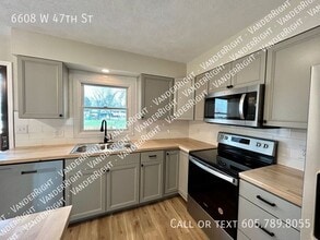 Building Photo - 6608 W 47th St