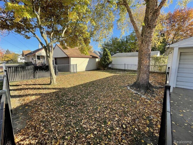 Foto del edificio - 1103 Mclean Ave