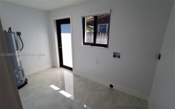 Building Photo - 216 Shadow