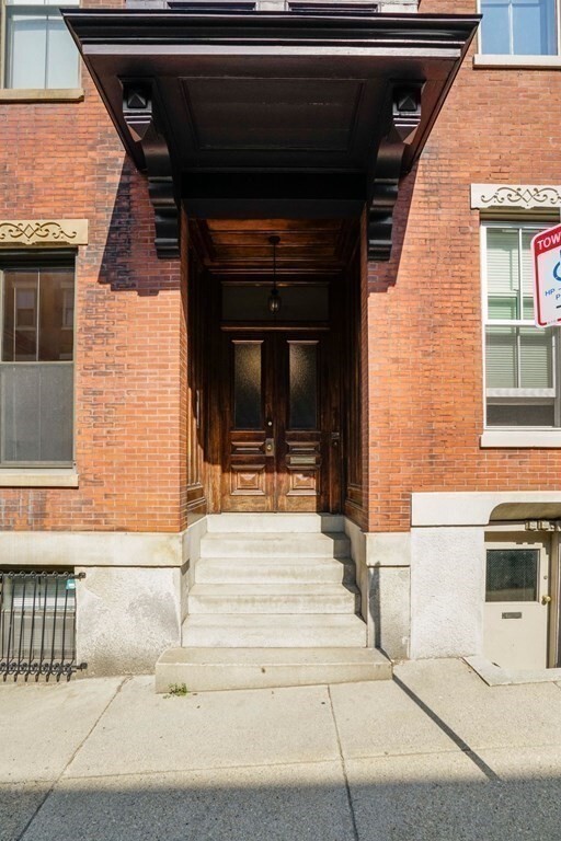 Building Photo - 26 Monument St