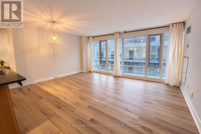 Building Photo - 210 Victoria St