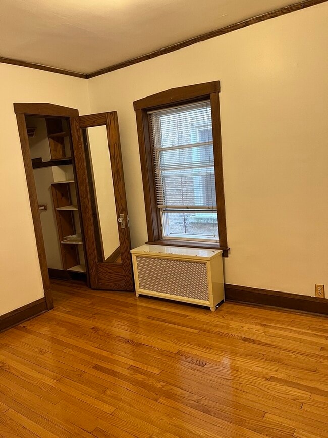 Building Photo - 5350 W Wilson Ave