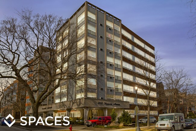 Building Photo - 800 Hinman Ave