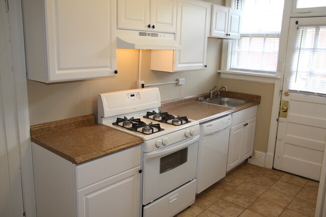 Building Photo - 554 Limit Ave