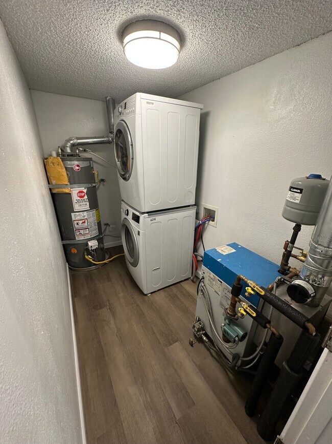 Photo - 4504 Juneau St Apartments