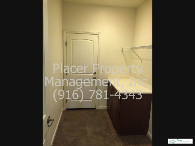 Building Photo - 3208 Ardley Dr