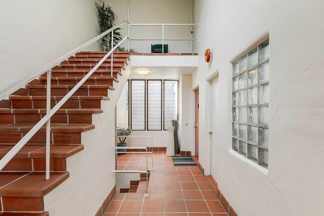 Photo - 1230 Clay St Apartment