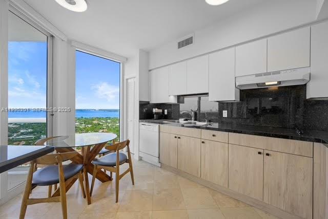 Building Photo - 4779 Collins Ave