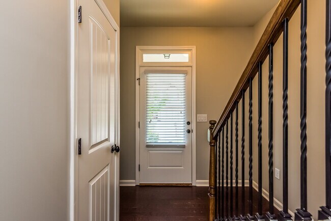 Building Photo - 522 Broughton Dr
